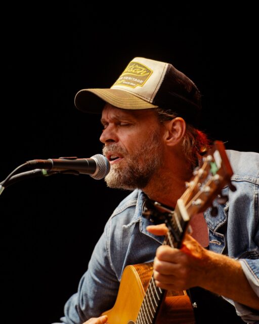 💛 DANKE, POHLMANN.! 🎶

„Wenn jetzt Sommer wäre“ – und scheinbar hat der Song geholfen! 😄☀️

Der Platzregen und das Gewitter haben uns zwar kurz erwischt und für eine kleine Unterbrechung gesorgt, aber zum Glück war die Wetterpause wirklich nur von kurzer Dauer. 🙌

Danke, POHLMANN für diesen großartigen Start in den Abend und dafür, dass wir uns gemeinsam vom Wetter nicht die Stimmung haben vermiesen lassen! 💛

Das war definitiv ein Auftritt mit Erinnerungswert! 🌧️☀️🎸