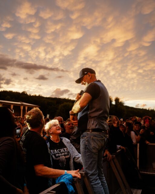 FURY IN THE SLAUGHTERHOUSE HABEN DEN REGEN EINFACH WEGGEROCKT! 

Was für ein Abend beim Bad Kissingen Turnierplatz Open Air 2026! Erst Regen und Gewitter und dann einfach volle Rock-Power auf dem Turnierplatz. 🙌

Fury in the Slaughterhouse, ihr wart großartig! 💛 
Danke für diese Show, die Energie und all die Gänsehaut- und Mitsingmomente.

Und natürlich DANKE an euch! Ihr habt euch vom Wetter die Stimmung nicht nehmen lassen und gemeinsam mit uns gefeiert. 🫶
Wir hoffen, ihr hattet genauso viel Spaß wie wir!

Danke Fury – das war ein Abend, den wir so schnell nicht vergessen werden! 

Und morgen? Sehen wir uns zum großen Finale wieder! 😍

Dann übernimmt Wincent Weiss den Turnierplatz und wir feiern gemeinsam den letzten Abend unseres Open-Air-Wochenendes. 💛

🎟️ Restkarten gibt es morgen noch an der Abendkasse!

Also: Noch einmal alles geben – wir sehen uns morgen bei Wincent!

Fotos @ivonnerode